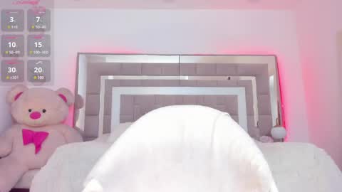 Nicolle online show from 04-21-26, 12:22