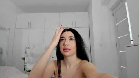 Nicolle online show from 03-02-26, 08:32