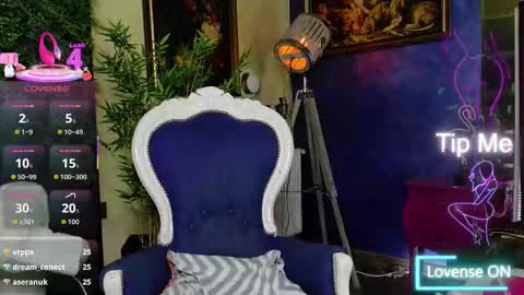 Nicolle online show from 11-25-25, 08:47