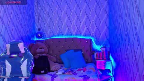 Nicolle Miley online show from 10-29-25, 03:09