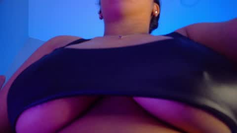 Snapshot of nicolletaylorq chatting on 06-21-26, 04:26 Nicolle Miley online show from 06-21-26, 04:26