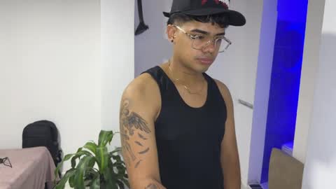 nicvelez22 online show from 04-11-26, 05:34