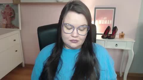 Snapshot of nightholly chatting on 02-16-26, 05:14 Holly online show from 02-16-26, 05:14