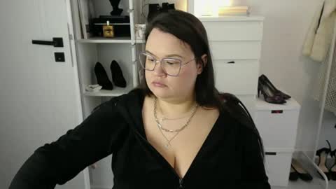 Holly online show from 03-26-26, 07:47