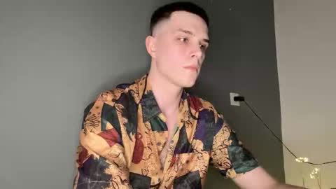 Max online show from 12-18-25, 06:14