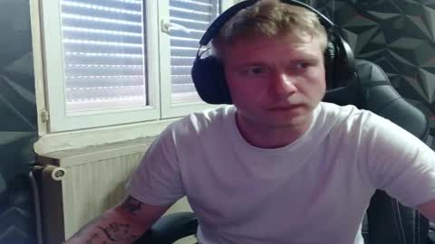 Snapshot of niglo620 chatting on 05-28-26, 01:19 niglo620 online show from 05-28-26, 01:19