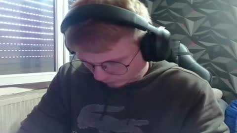 Snapshot of niglo620 chatting on 06-12-26, 11:20 niglo620 online show from 06-12-26, 11:20