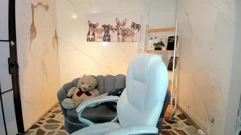 Anni online show from 11-16-25, 08:25