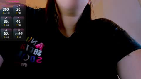 Snapshot of niickyjones chatting on 06-20-26, 11:07 Anni online show from 06-20-26, 11:07