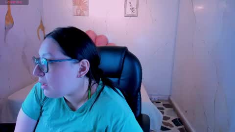 Snapshot of niickyjones chatting on 06-23-26, 06:11 Anni online show from 06-23-26, 06:11