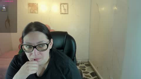 Snapshot of niickyjones chatting on 07-05-26, 12:17 Anni online show from 07-05-26, 12:17