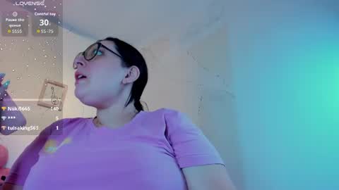 Snapshot of niickyjones chatting on 07-11-26, 10:33 Anni online show from 07-11-26, 10:33