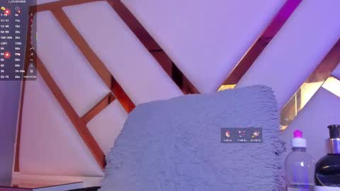 Nicolle  online show from 02-06-26, 08:12