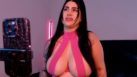Niinarosee online show from 06-17-26, 06:53