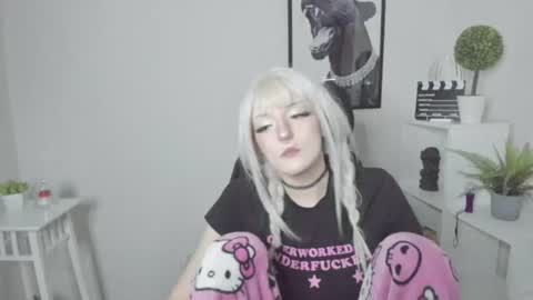 Snapshot of nika_dream1 chatting on 07-10-26, 01:03 Nika online show from 07-10-26, 01:03
