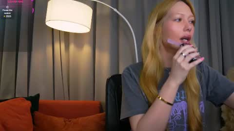 Snapshot of nika_dream_ chatting on 06-11-26, 12:32 LIana online show from 06-11-26, 12:32