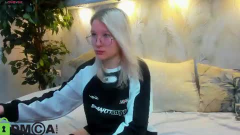 Snapshot of nika_sm chatting on 08-06-26, 09:22 Nika Sm online show from 08-06-26, 09:22