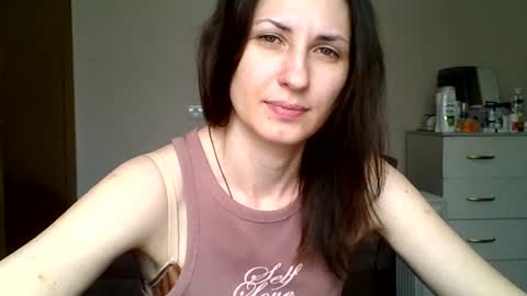 Snapshot of nika_smily chatting on 06-18-26, 08:47 nika_smily online show from 06-18-26, 08:47