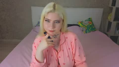 Snapshot of nikarocks chatting on 06-11-26, 09:46 nikarocks online show from 06-11-26, 09:46