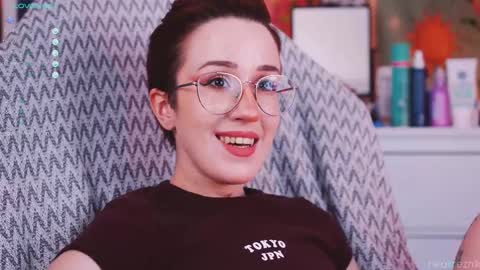 Snapshot of nikaxreznik chatting on 03-12-25, 02:12 Nika online show from 03-12-25, 02:12