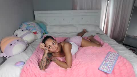 Snapshot of nikayasworld chatting on 05-06-26, 02:19 nikayasworld online show from 05-06-26, 02:19