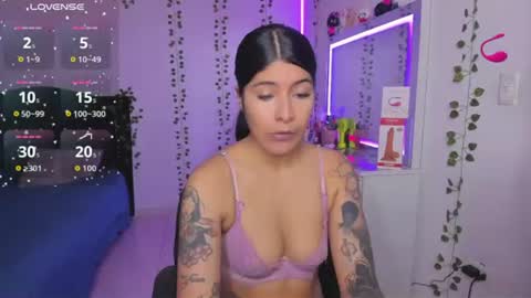 Snapshot of nikibryce_ chatting on 06-17-26, 01:08 Niki online show from 06-17-26, 01:08