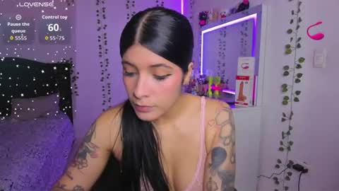 Snapshot of nikibryce_ chatting on 06-25-26, 01:49 Niki online show from 06-25-26, 01:49