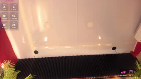 nikii_white online show from 12-18-24, 04:53