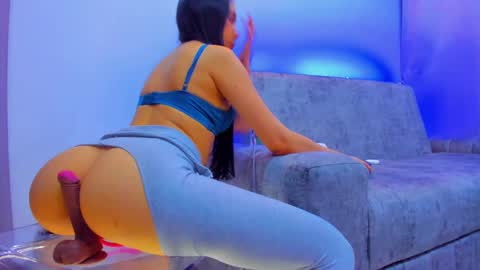 nikii_white online show from 11-16-25, 05:02