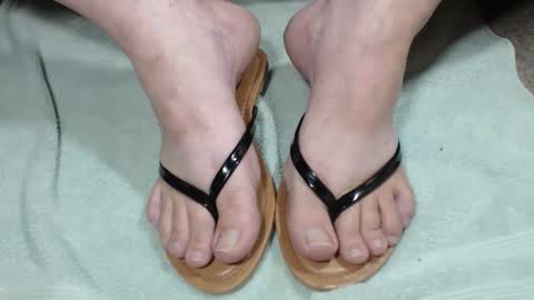 Snapshot of nikisissyfeet chatting on 05-17-26, 01:25 nikisissyfeet online show from 05-17-26, 01:25