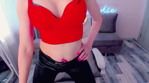 nikki_blondiee online show from 02-06-25, 05:46