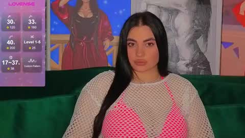 Snapshot of nikki_kardashian chatting on 12-10-24, 08:38 Nikki Kardashian online show from 12-10-24, 08:38