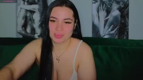 Snapshot of nikki_kardashian chatting on 01-11-25, 12:44 Nikki Kardashian online show from 01-11-25, 12:44