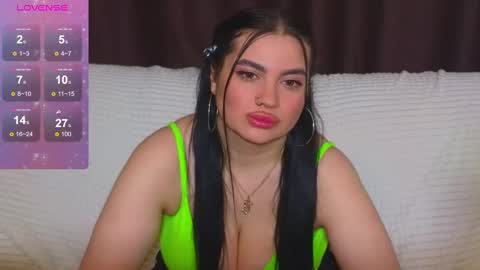 Snapshot of nikki_kardashian chatting on 01-30-25, 01:33 Nikki Kardashian online show from 01-30-25, 01:33