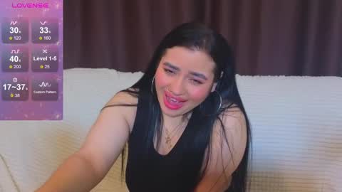 Snapshot of nikki_kardashian chatting on 02-01-25, 02:26 Nikki Kardashian online show from 02-01-25, 02:26