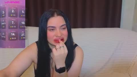 Snapshot of nikki_kardashian chatting on 02-03-25, 10:43 Nikki Kardashian online show from 02-03-25, 10:43