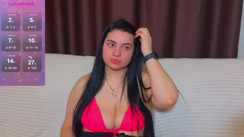 Snapshot of nikki_kardashian chatting on 02-21-25, 11:21 Nikki Kardashian online show from 02-21-25, 11:21