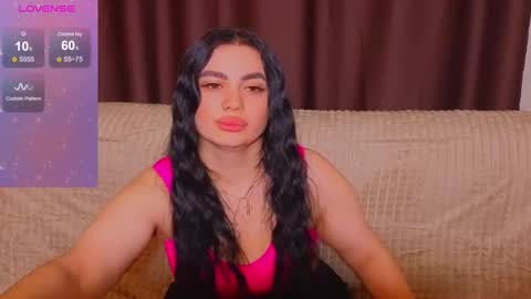 Snapshot of nikki_kardashian chatting on 03-05-25, 10:43 Nikki Kardashian online show from 03-05-25, 10:43