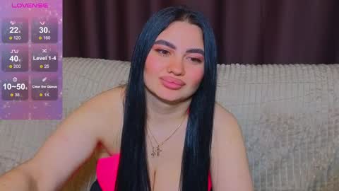 Snapshot of nikki_kardashian chatting on 03-08-25, 02:12 Nikki Kardashian online show from 03-08-25, 02:12