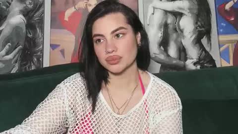 Snapshot of nikki_kardashian chatting on 10-13-25, 10:32 Nikki Kardashian online show from 10-13-25, 10:32