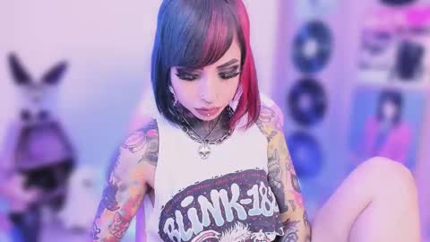 Nikki Ramone   online show from 11-18-25, 09:52