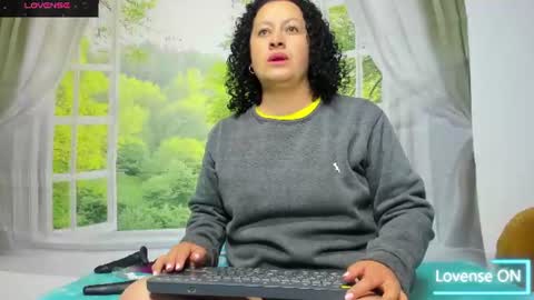 Snapshot of nikol32__ chatting on 06-25-26, 10:42 dayan online show from 06-25-26, 10:42