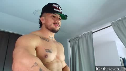 Snapshot of nikolaylisin chatting on 06-07-26, 12:53 Niko online show from 06-07-26, 12:53