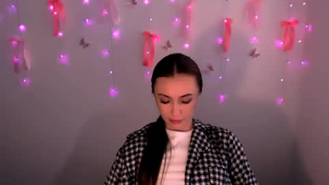 Snapshot of nikonara_ chatting on 06-12-26, 02:05 nikonara_ online show from 06-12-26, 02:05