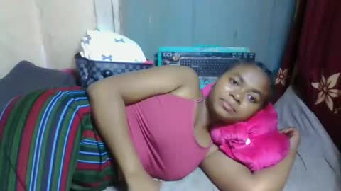 Snapshot of nilahmarie chatting on 04-18-26, 08:20 nilah online show from 04-18-26, 08:20