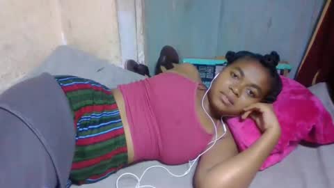 Snapshot of nilahmarie chatting on 05-18-26, 06:47 nilah online show from 05-18-26, 06:47