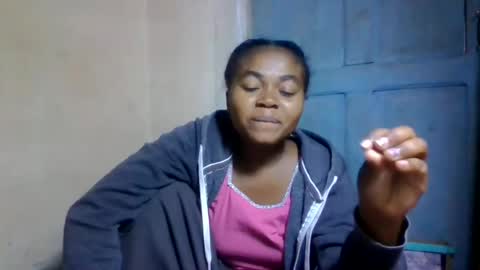 Snapshot of nilahmarie chatting on 06-19-26, 06:01 nilah online show from 06-19-26, 06:01