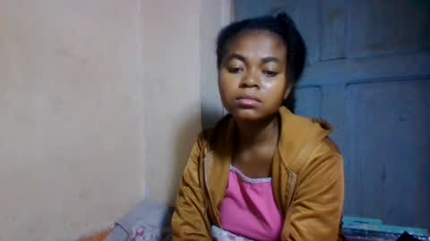 Snapshot of nilahmarie chatting on 06-25-26, 03:17 nilah online show from 06-25-26, 03:17