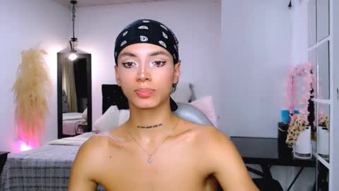 Snapshot of nilam217 chatting on 02-14-25, 01:45 Nilam online show from 02-14-25, 01:45