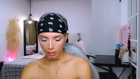 Snapshot of nilam217 chatting on 02-14-25, 05:30 Nilam online show from 02-14-25, 05:30